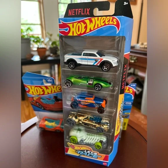 Hot Wheels City Car Bundle–Deora II,Street Weiner+5-Pack(Netflix Let’s Race) - Picture 9 of 10